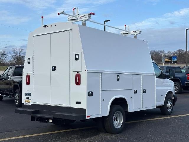 2024 GMC Savana Cutaway 3500 1WT