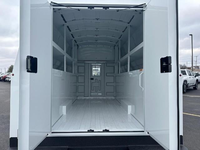 2024 GMC Savana Cutaway 3500 1WT