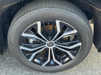 2025 Toyota Crown Signia XLE